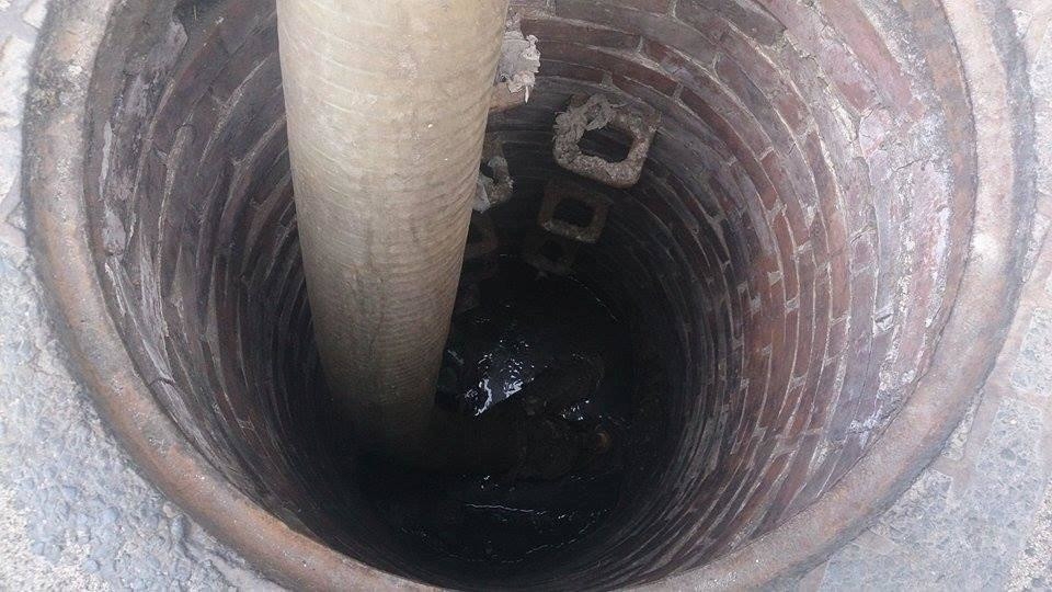 Wszedł do studzienki kanalizacyjnej i się zgubił.