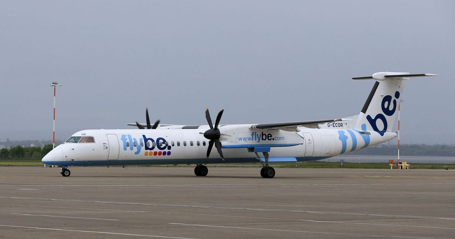 Awaryjne lądowanie Flybe który leciał do Londynu