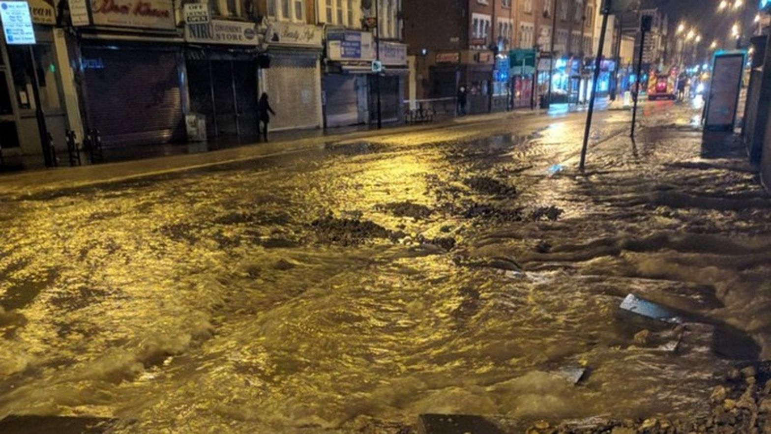 Tooting ponownie zalane.