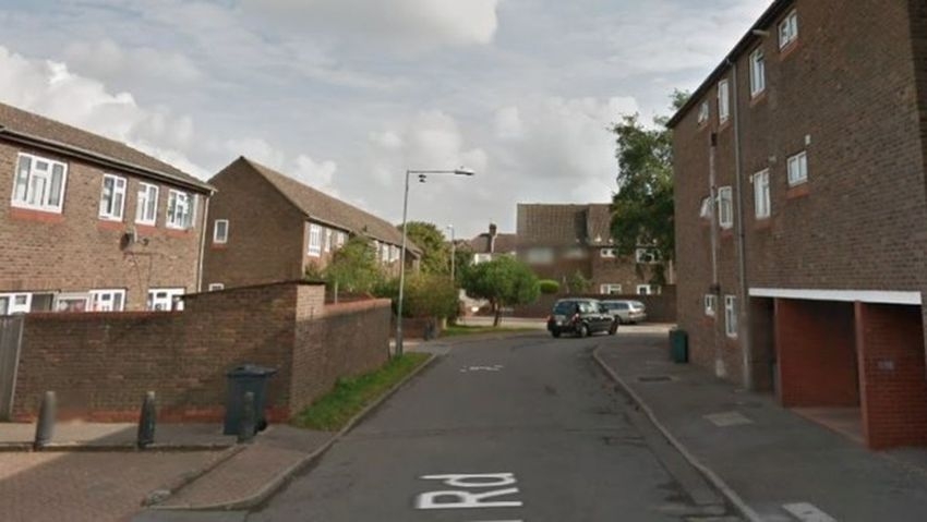 Nastolatek w Chadwell Heath dźgnięty nożem "po pościgu nastoletnich gangsterów"