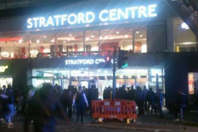 Stratford Center: Jeden zabity po ataku w centrum handlowym.