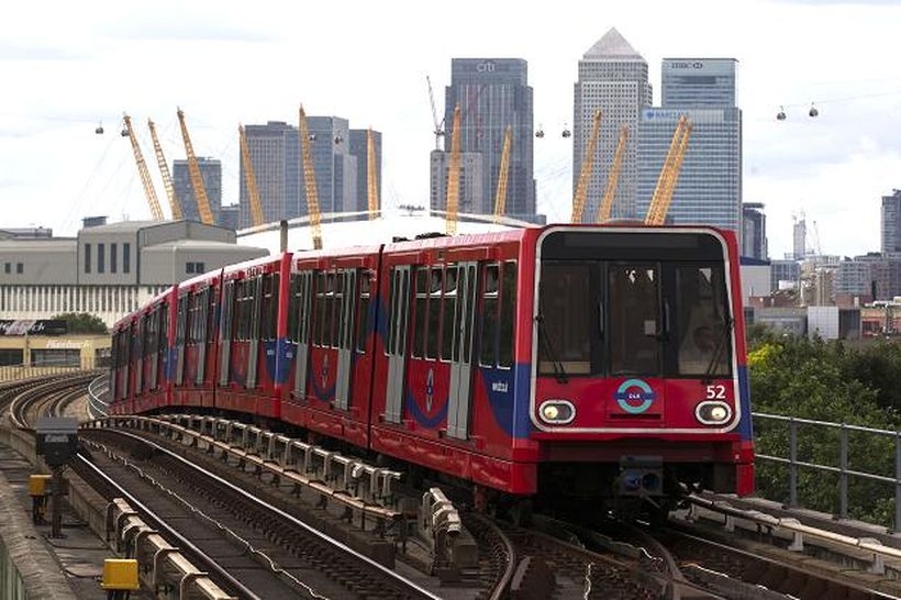 TfL ostrzega, że ​​usługi DLR mogą zostać ograniczone podczas 48-godzinnego strajku w przyszłym tygodniu, a Bank i Canary Wharf będą "wyjątkowo zatłoczone".