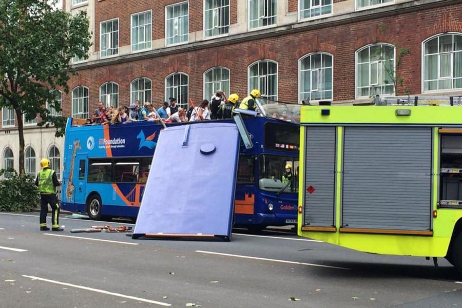 Polak stracił słuch w wypadku autobusu turystycznego, gdy kierowca puścił kierownicę, aby spojrzeć na mapę