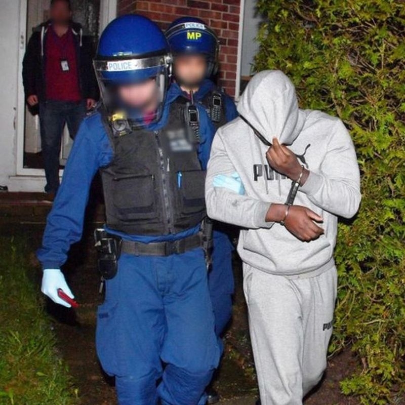 Dziewięć osób aresztowanych w zachodnim Londynie podczas nocnych nalotów Policji na "gang MDP"