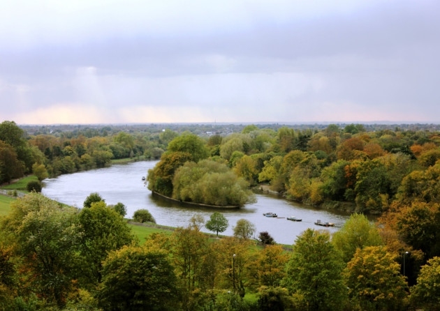 Dwóch policjantów chwalonych po wyciągnięciu kobiety z Tamizy