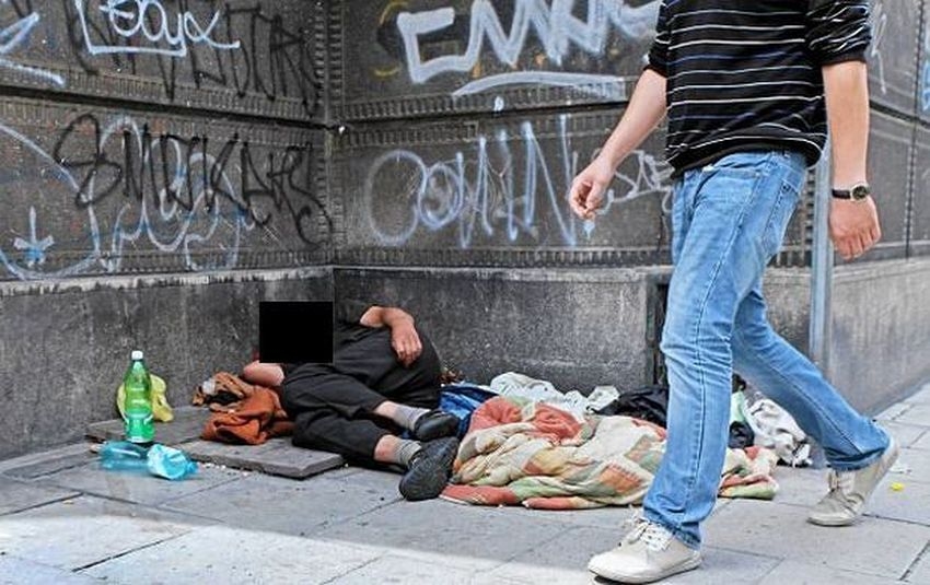 Poseł Partii Konserwatywnej Adam Holloway oskarża osoby pochodzące z Europy Wschodniej, że śpią na ulicach!