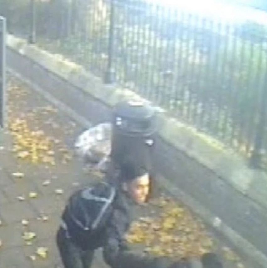 Uczeń prawie stracił przytomność po ataku młotkiem na przystanku autobusowym