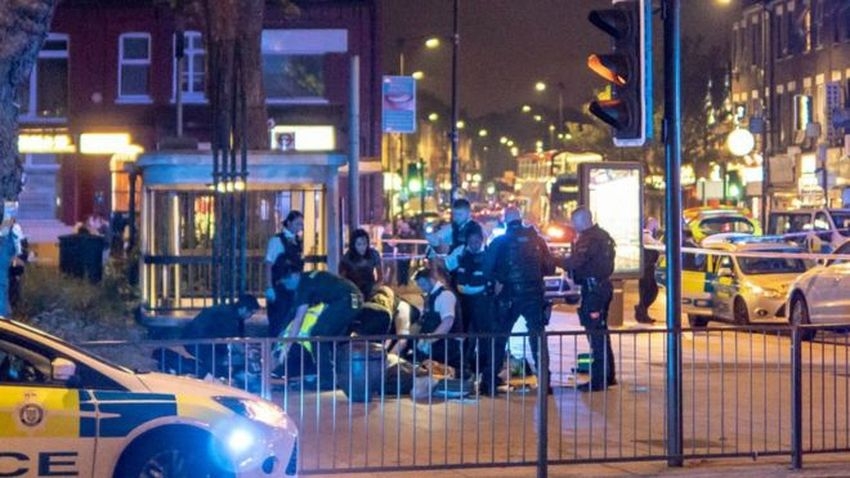 Znowu atak nożowników w Londynie! Mężczyzna zabity w pobliżu stacji metra Turnpike Lane.