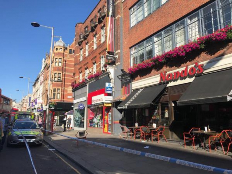 Kolejny atak nożownika w okolicy Nando's na High Street Kensington.