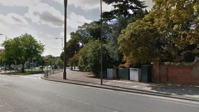 Nastolatek pobity kastetem i oblany nieznaną substancją