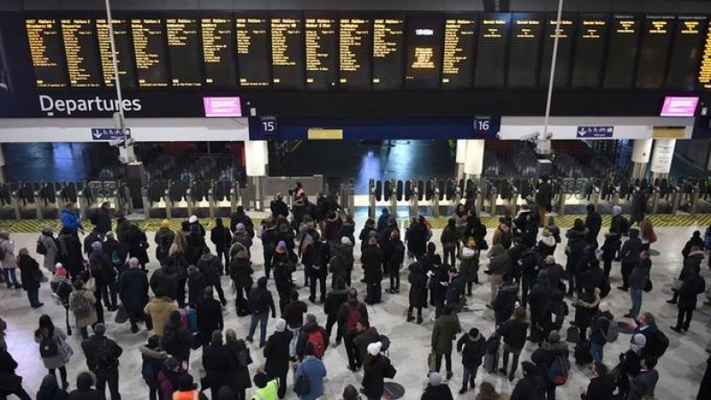 Spada zadowolenie pasażerów z podróży koleją w wyniku niskiej punktualności i braku miejsc