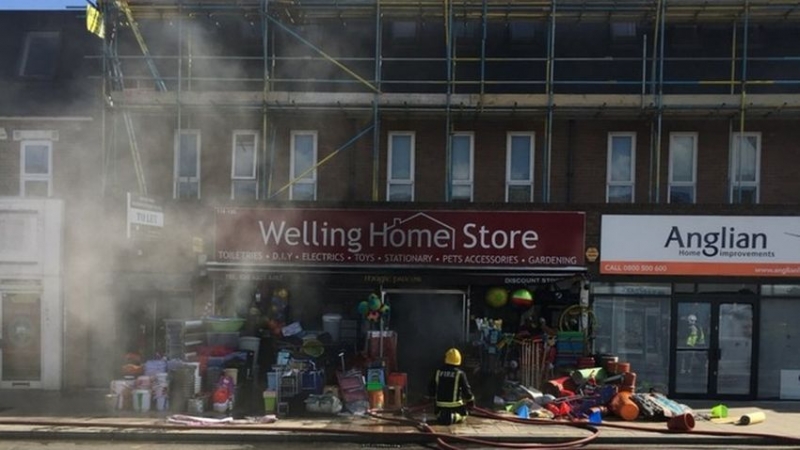 Straż Pożarna rozpoczęła dochodzenie po pożarze w południowo-wschodnim Londynie