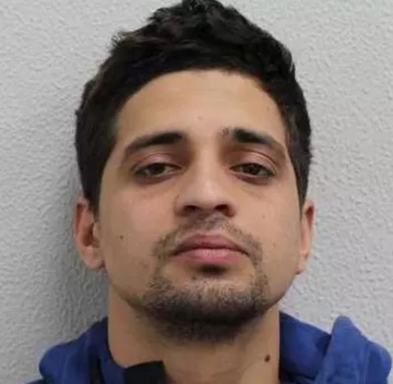 Chłopczyk nadal walczy o swoje życie prawie trzy tygodnie po tym, jak na Feltham został dwukrotnie ugodzony nożem