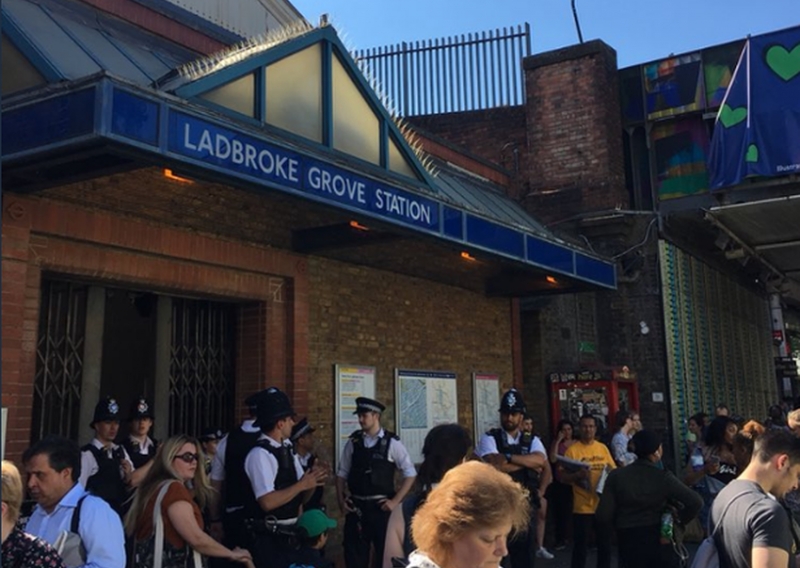 Kobieta wciąż w stanie krytycznym po potrąceniu przez skład pociągu na stacji metra Ladbroke Grove