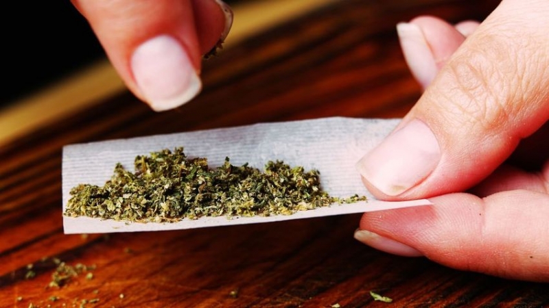 Legalizacja marihuany może przynieść dodatkowy 1 mld funtów z tytułu podatku, informuje Instytutu Spraw Gospodarczych