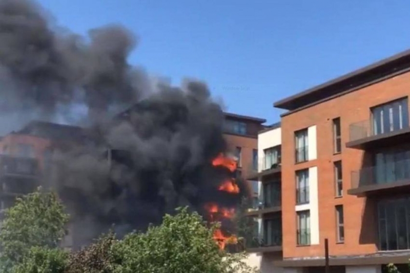 Pożar w West Hampstead: ponad 30 strażaków walczy z "szalejącym" pożarem w północno-zachodnim Londynie