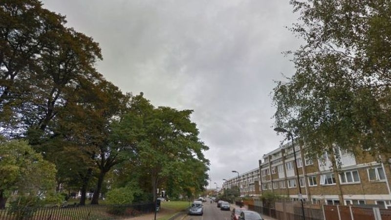 Ranny mężczyzna przewieziony do szpitala po strzelaninie w Dalston