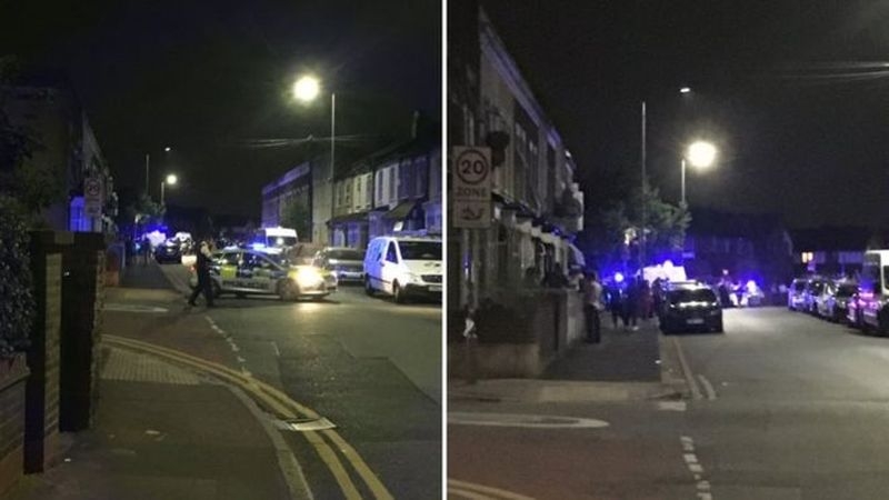 Strzelanina podczas pościgu policji - sprawcy ostrzelali policjantów na ulicach Londynu.