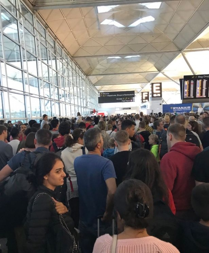 Prawie wszystkie loty Ryanair-a dzisiaj odwołane!!!!!