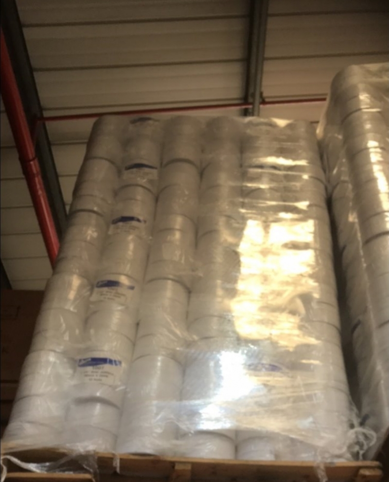 Ambasada USA w Londynie sprzedaje papier toaletowy.