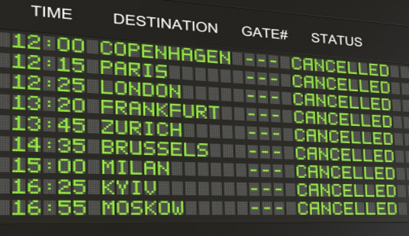 Pasażerowie odwołanych lotów, mogą mieć problemy z uzyskaniem odszkodowania.