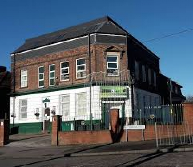 Dwa meczety ostrzelane z katapulty.