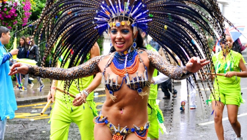 Deszczowy karnawał w Nottinh Hill rozpoczety.