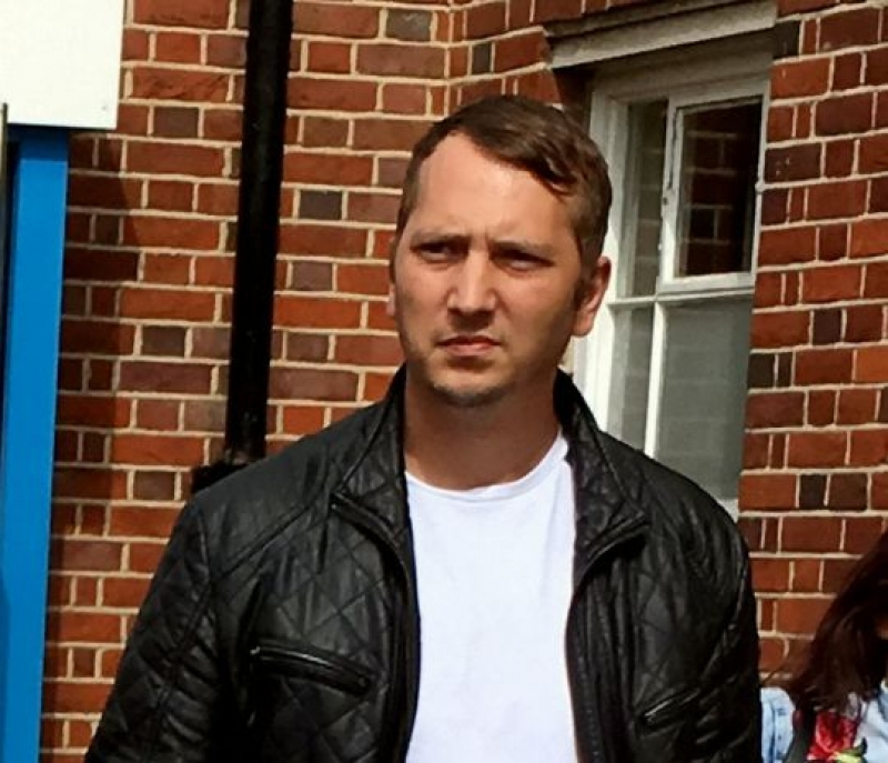 Pracownik na lotnisku Heathrow, ukradł pieniądze przekazane na cele charytatywne, ponieważ "lubił zbierać obcą walutę".