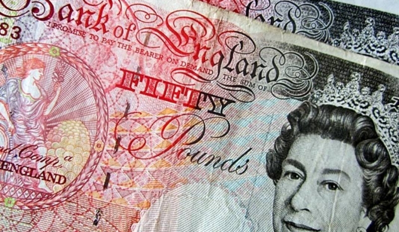 Theresa May podtrzymuje wizję Brexitu bez umowy a funt leci w dół.