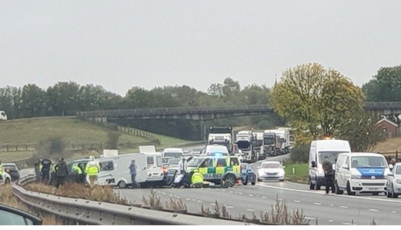 Śmierć na autostradzie, samochód z przyczepą jechał pod prąd.