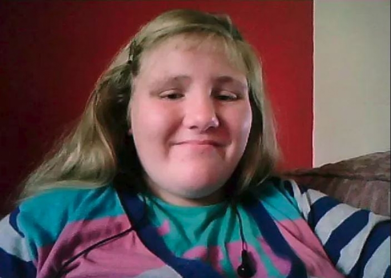 Pedofil w spódnicy.