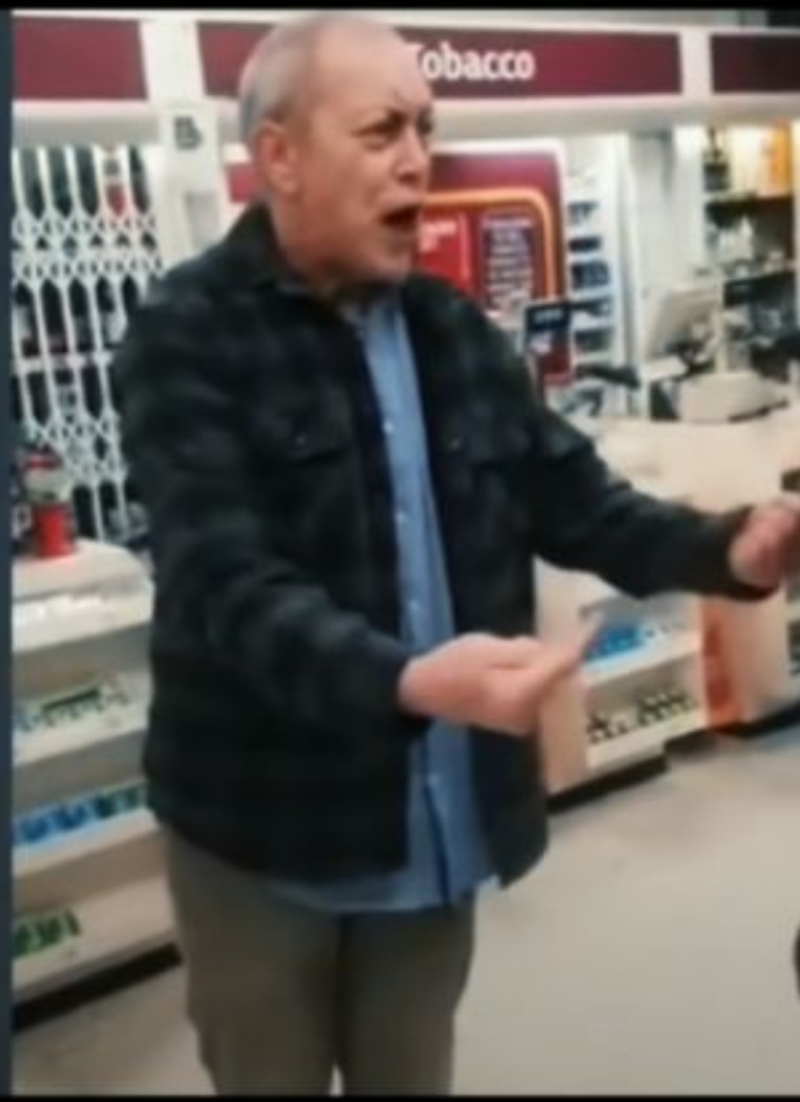 Rasistowski atak w sklepie.