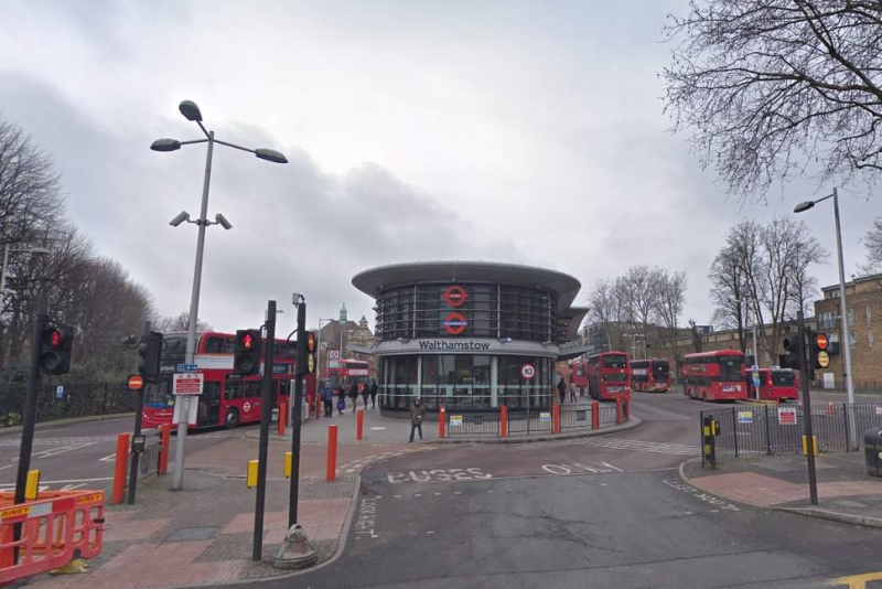 Sześć nastoletnich dziewcząt zostało aresztowanych po bójce w północno-wschodnim Londynie.