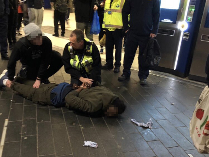 Atak z młotkiem na Stratford w Londynie.