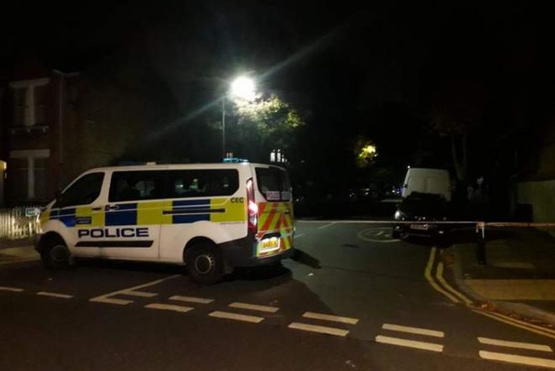 Chadwell Heath: Kobieta walcząca o życie, kolejny atak z nożem.