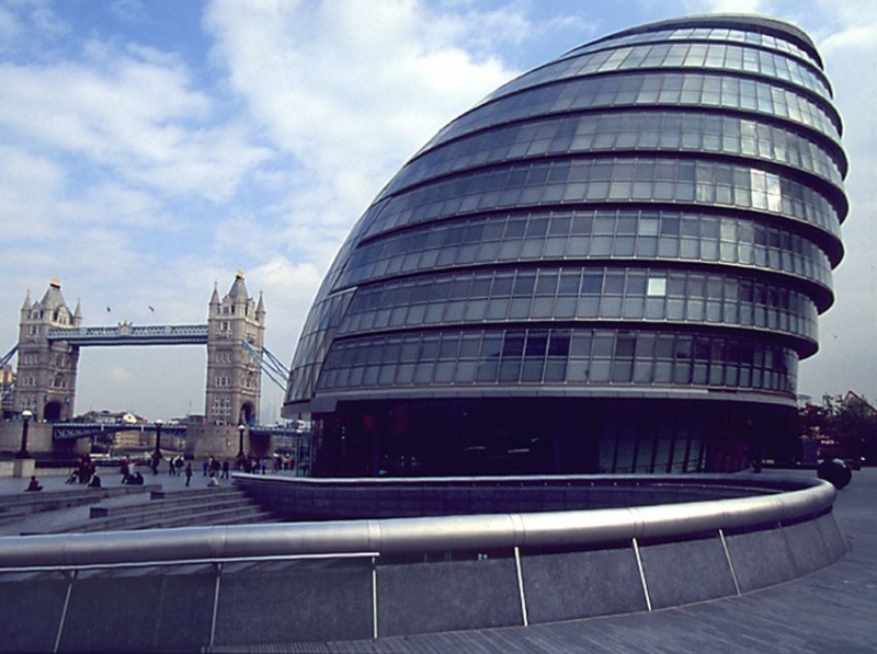 Ratusz pomoże obywatelom UE ubiegać się o "status osoby osiedlonej"