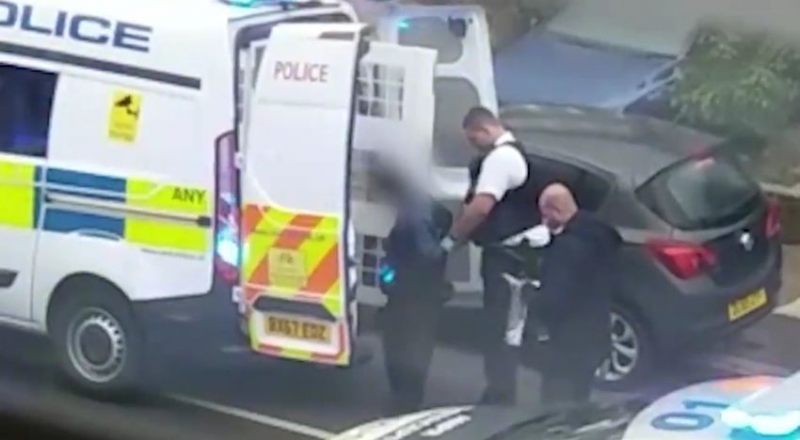 Mężczyzna aresztowany po tym gdy 35-letnia kobieta umiera we wschodnim Londynie.