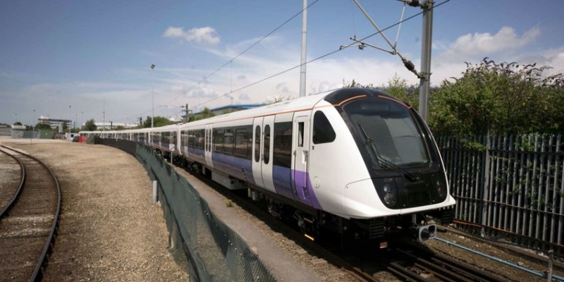 Opóźnienie w oddaniu do użytku Crossrail, będzie kosztować TfL prawie 200 milionów funtów z powodu utraconych dochodów.