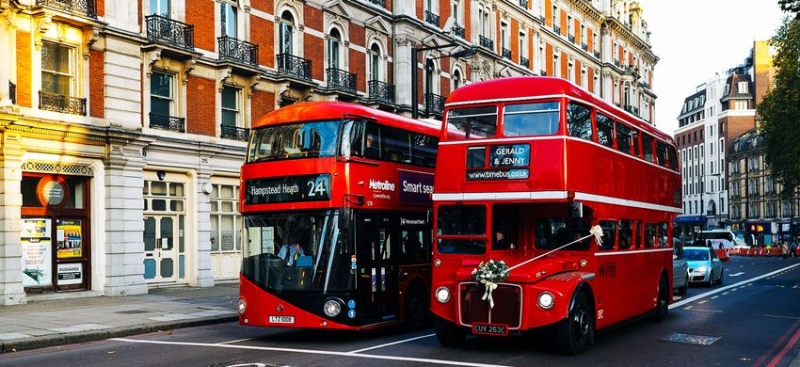 Każdego dnia na ulice Londynu wyjeżdża 8 tys autobusów.