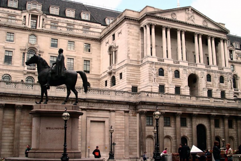 Bank of England ostrzega przed skutkami Brexitu.