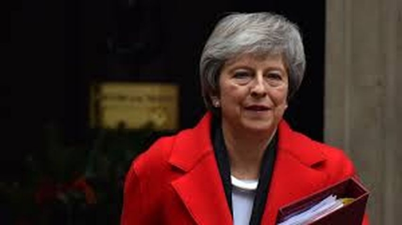 Premier Theresa May potwierdziła w Izbie Gmin opóźnienie głosowania ws. Brexitu.