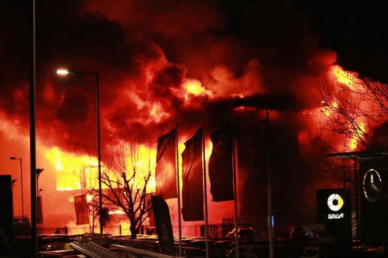 Wielki pożar w Croydon.