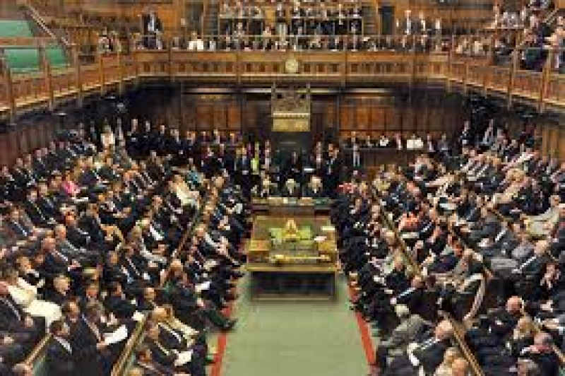 Przerwa w obradach parlamentu została odwołana do czasu oganięcia brexitu.