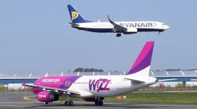 Linie lotnicze Ryanair i Wizz Air, ukarane za przepisy dotyczące bagażu podręcznego.