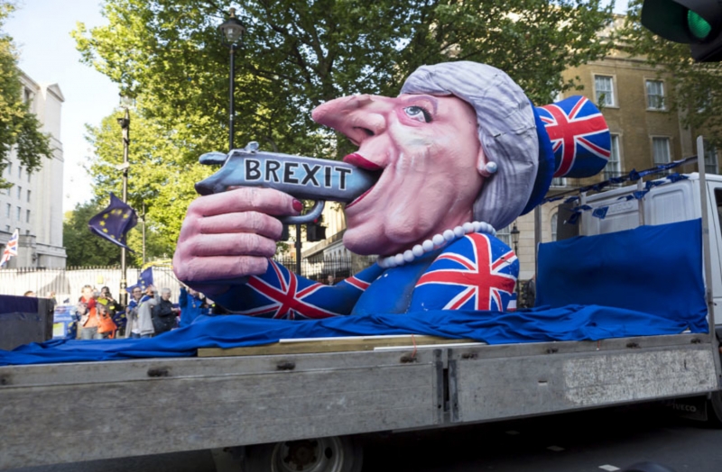 Już 4 miliony osób podpisało się pod petycją o odwołanie Brexitu.