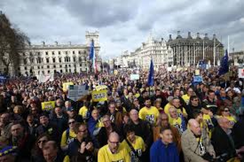 Theresa May otwiera drzwi do drugiego referendum, ponieważ odrzuca trzecie głosowanie.