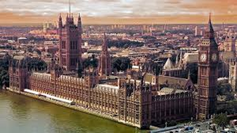 Pałac Westminster w Londynie w opłakanym stanie. Może skończyć jak katedra Notre Dame.