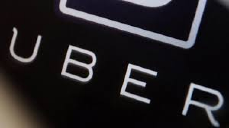 Pijana kobieta zamówiła Ubera aby zawiózł ją do domu w Surrey, ale zapomniała zmienić domyślny adres.