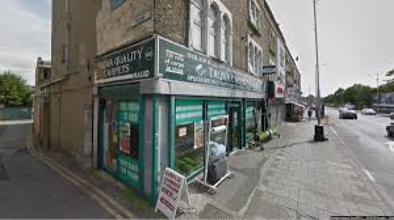 Strzały przed jednym z meczetów we wschodnim Londynie.