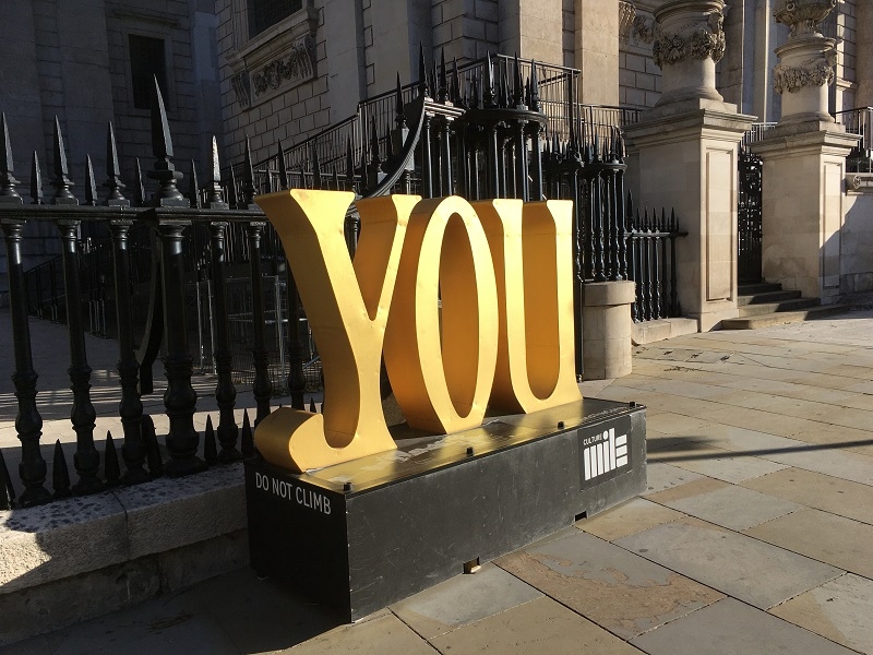 Tajemnicze żółte słowa w londyńskim City